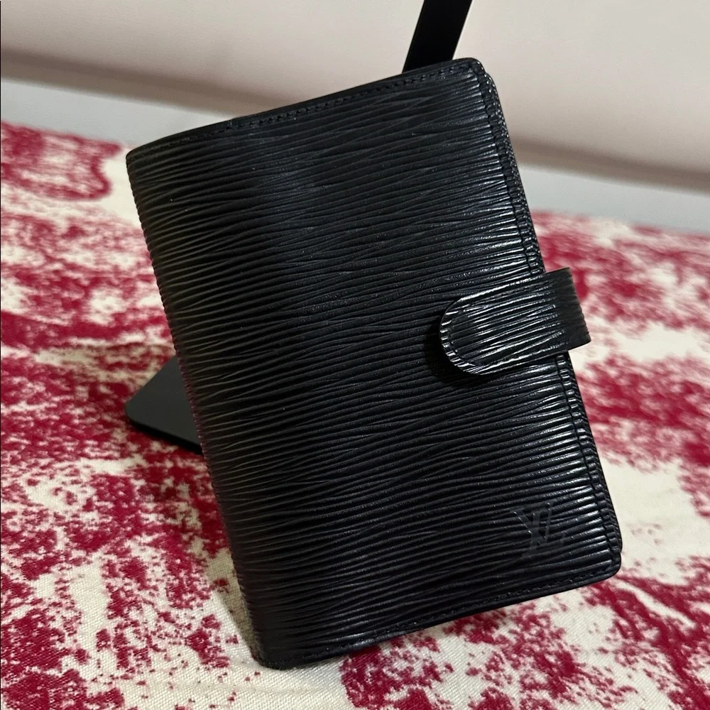 Louis Vuitton Black Leather Passport Cover/Agenda PM - Picture 2 of 15